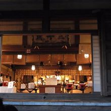 堂内は撮影禁止なので、堂外から。