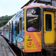 こんなディーゼル列車が走っています