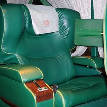 横2列シートのバス車内の様子