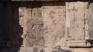 ぶきみなレリーフ