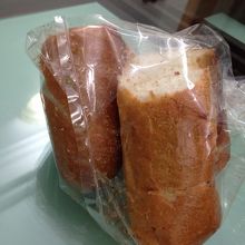 バゲットはカットしてくれます