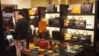 かばんなどの店