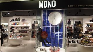 センスのいい雑貨などあり