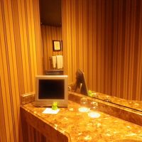 バスルームにテレビがあった。驚いた。