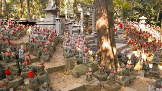 きつねの像と稲荷寿司