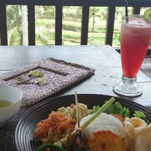 ナシチャンプル頼みましたー。Rp55000くらいだったかな？