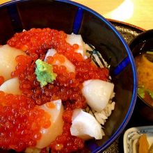 いくらホタテ丼1260円