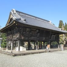 これも国指定重要文化財「額堂」、成田山らしい御堂です