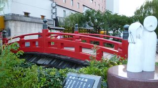 がっかりするかもしれませんが、川辺の散策路が整備されています