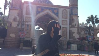 流れに逆らって○