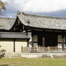 夢殿前の東院伽藍南門