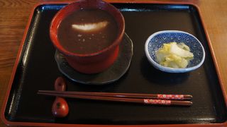 朱塗りの器がとてもいい感じです