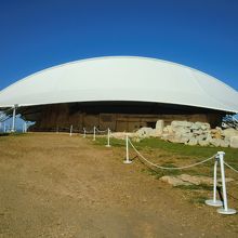 ドームに覆われた神殿