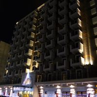 建物の夜景です