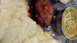 インド人がチラシを配っています～