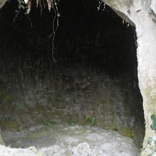 洞窟をアップで撮影