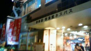 表参道ヒルズの裏にあります