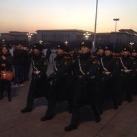 車で10分くらいで天安門、電車隣の駅