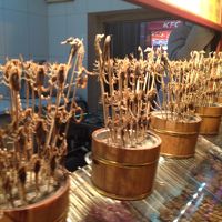 夜は王府井で夜市が！