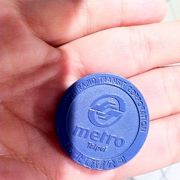 青いプラスチックコイン