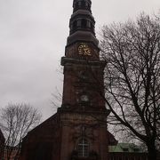 尖塔が特徴的な教会