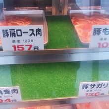 豚肉が一番目立つ場所で売られていました