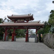 正面から見た「守礼門」