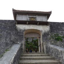 久慶門の正面全景