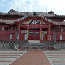 本殿正面からの全景