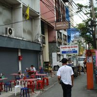 宿の前のクイッティヤウ屋台