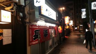 屋台からの発祥ですが、ちゃんと店を構えています。