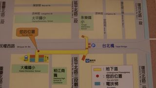 駅からすぐのローカル夜市