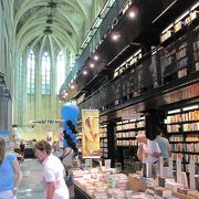 世界で最も美しい書店の１つ