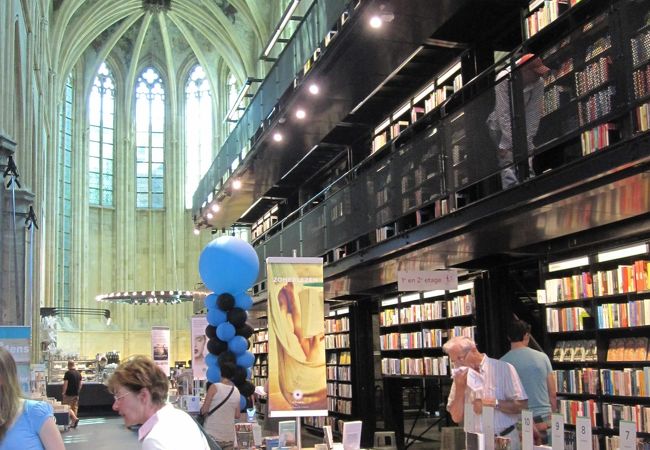 世界で最も美しい書店の１つ