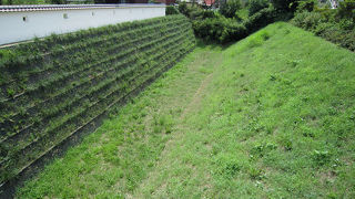 住宅地の真中にある貴重な遺構。