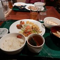 朝食のバイキング。これが私が選んだもの。デザートに果物や飲み