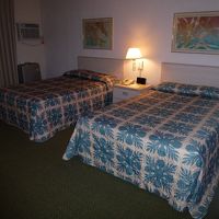 ベットは広くてゆったり、部屋も広め