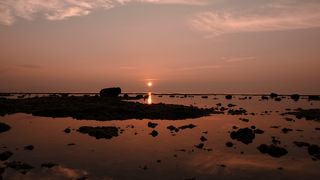 夕焼けの美しいビーチ