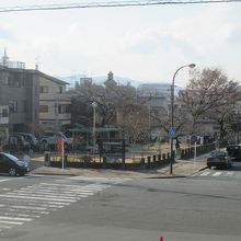 「豊国神社」前からパチリ…正面奥に「耳塚」が見えます