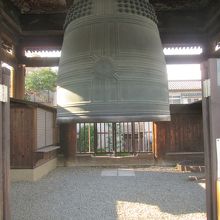 さて、志を納めてから「鐘楼」に入ります