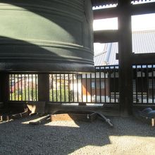 「鐘楼」内には何かがころがっています