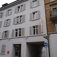 看板がこんなに小さいと見つからないよ〜