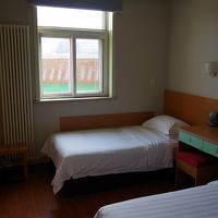 部屋はいたってシンプルというか一昔前の中国の宿感