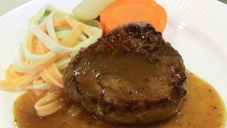 国立西洋美術館内「すいれん」　：　美味しいです。ランチコースがお勧め　1600円でメインディッシュは牛フィレロースト