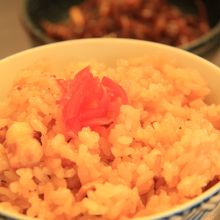 セット物のご飯。