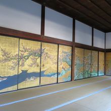 狩野山楽筆の襖絵。