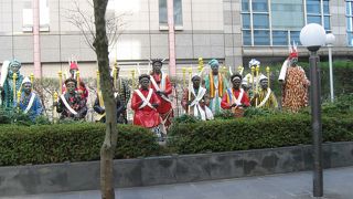 あら、これは何？と人目をひくアート。