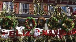 クリスマス市でも明るいイメージの広場