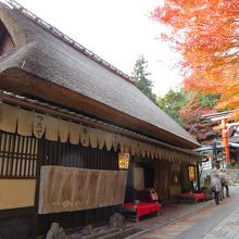 晩秋の鳥居本。