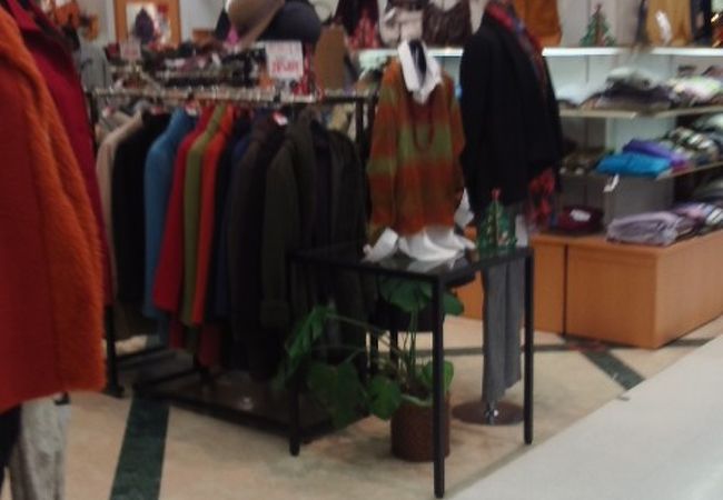 LAPIS ROUGEのブランド